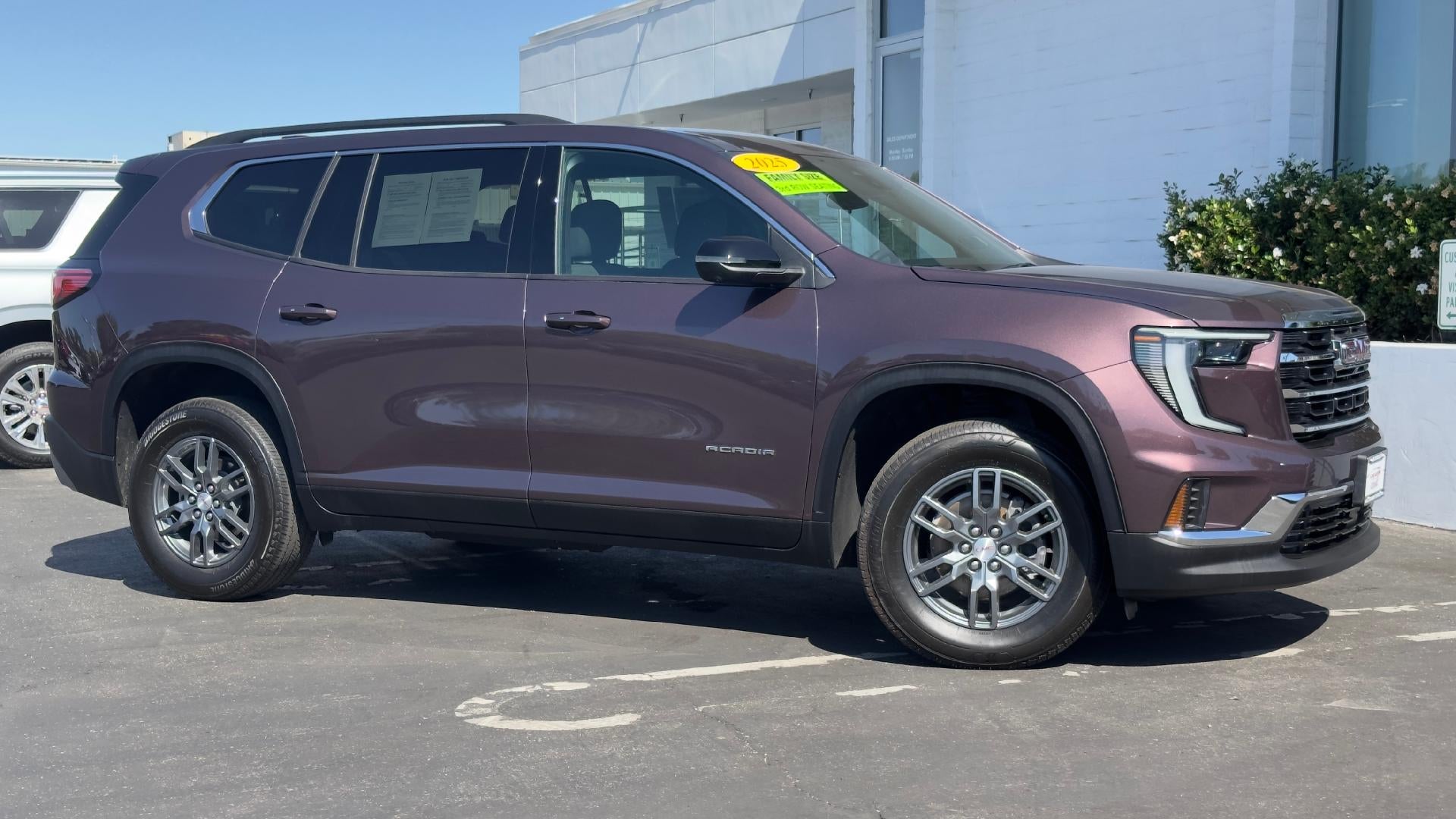 2025 GMC Acadia Elevation