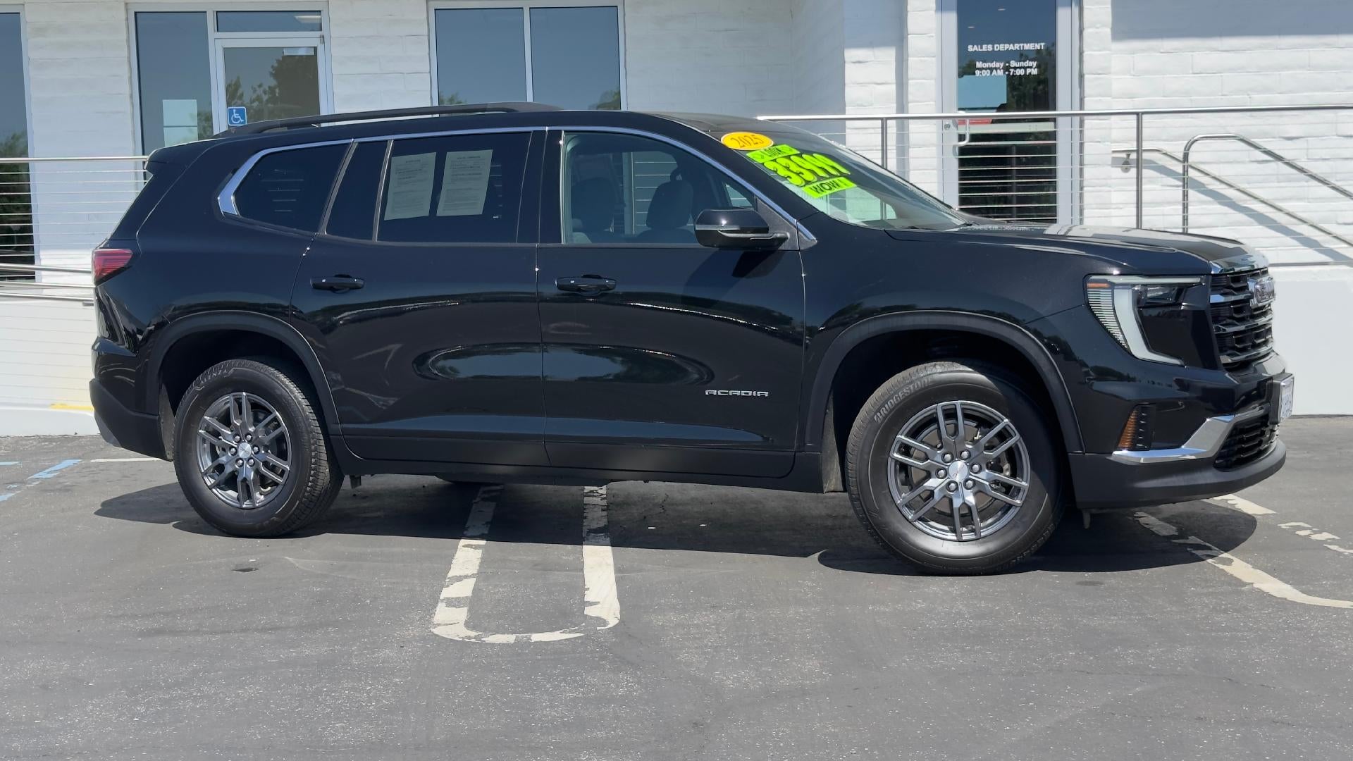 2025 GMC Acadia Elevation