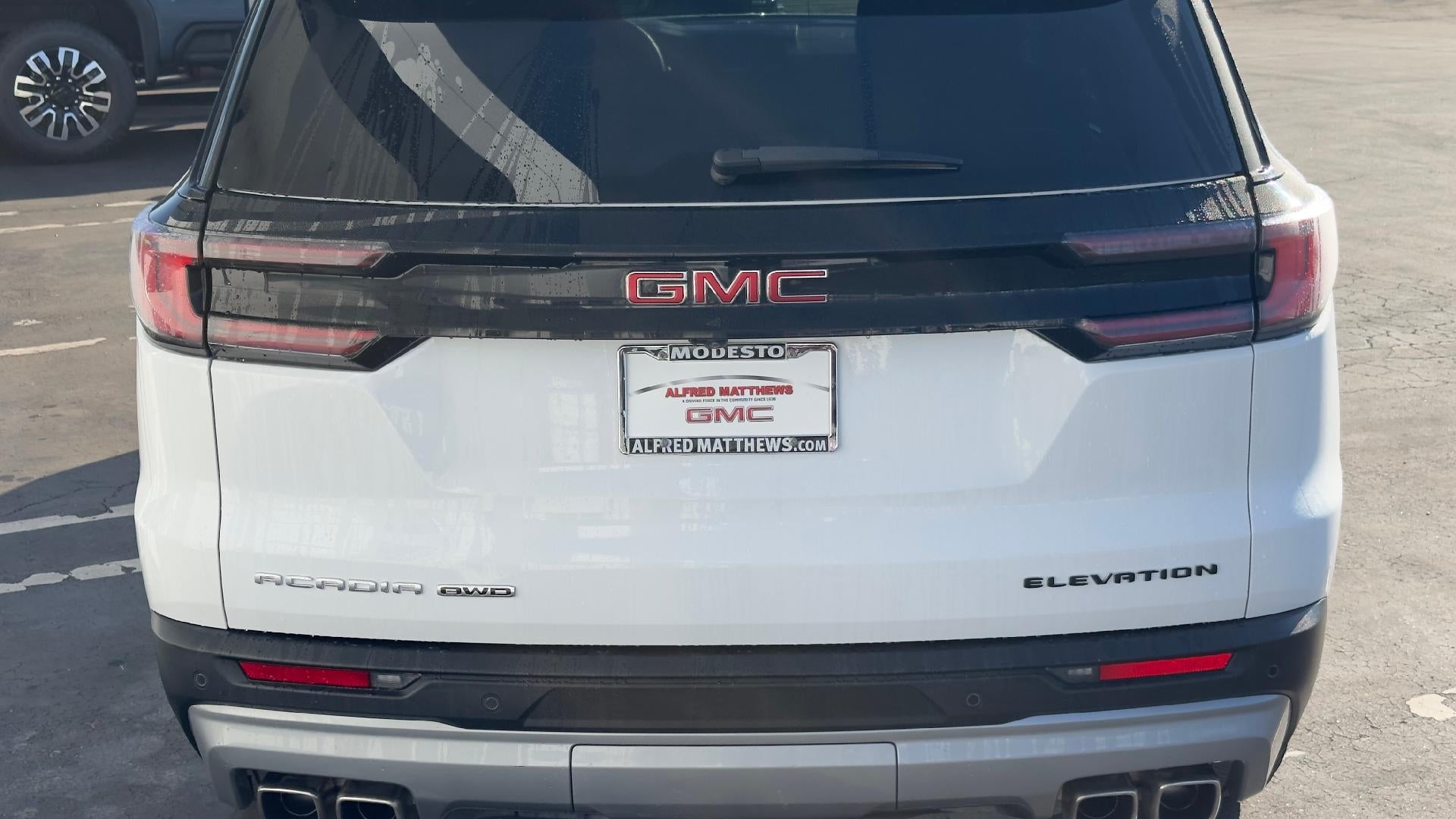 2025 GMC Acadia Elevation