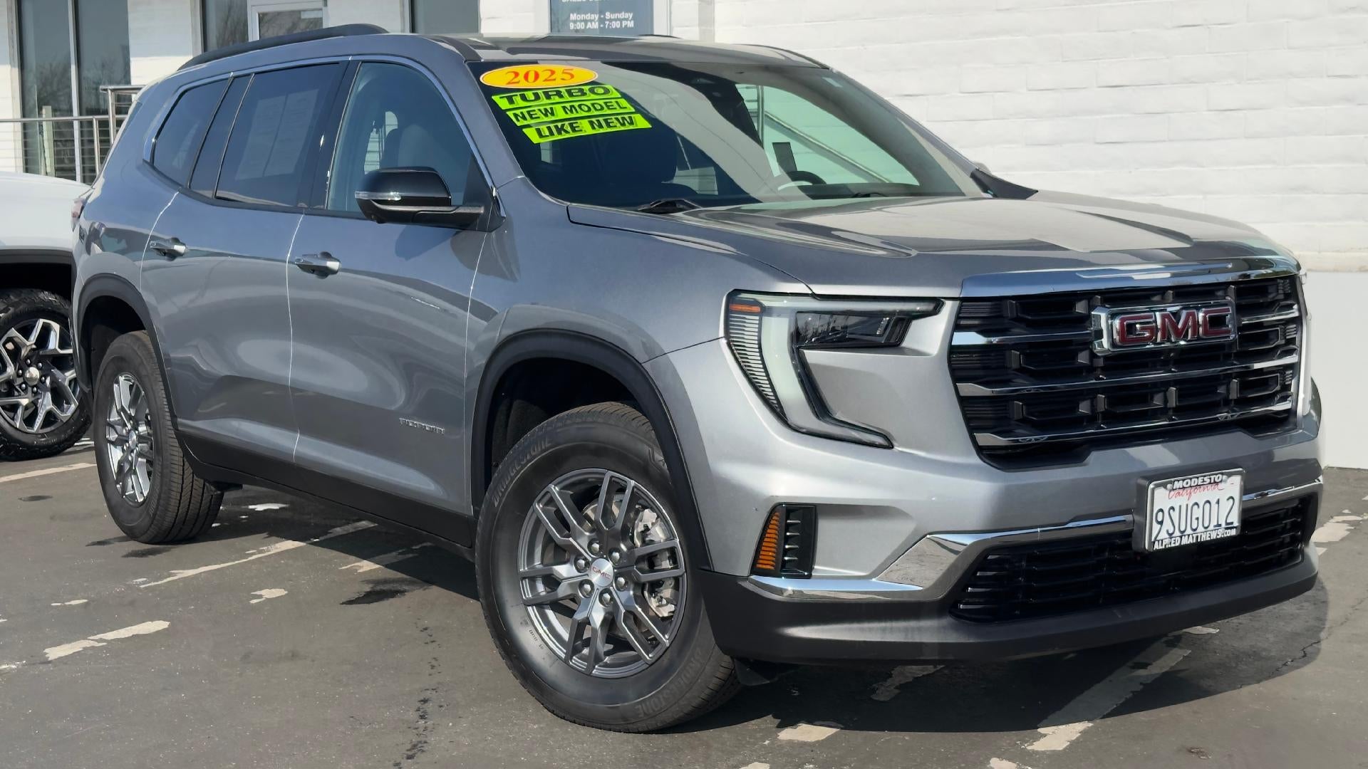 2025 GMC Acadia Elevation