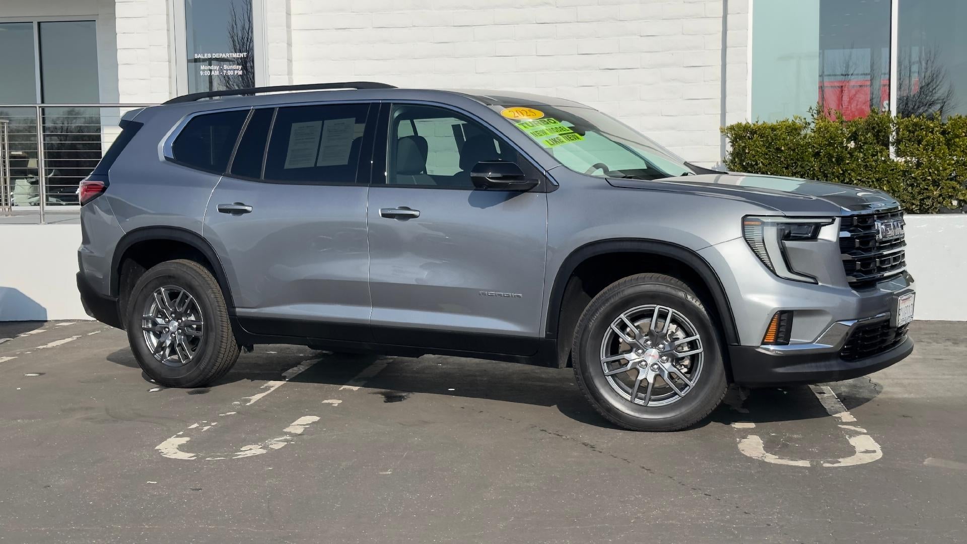 2025 GMC Acadia Elevation