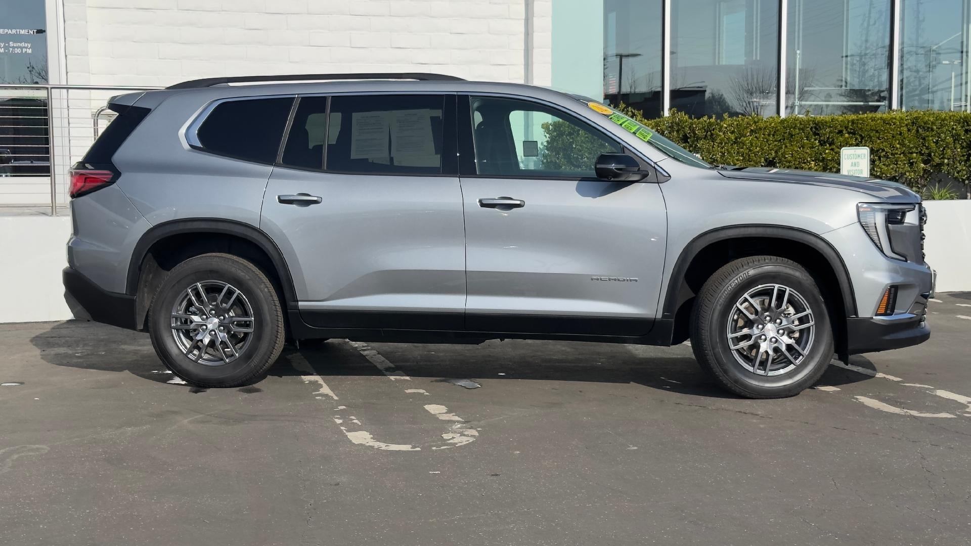 2025 GMC Acadia Elevation
