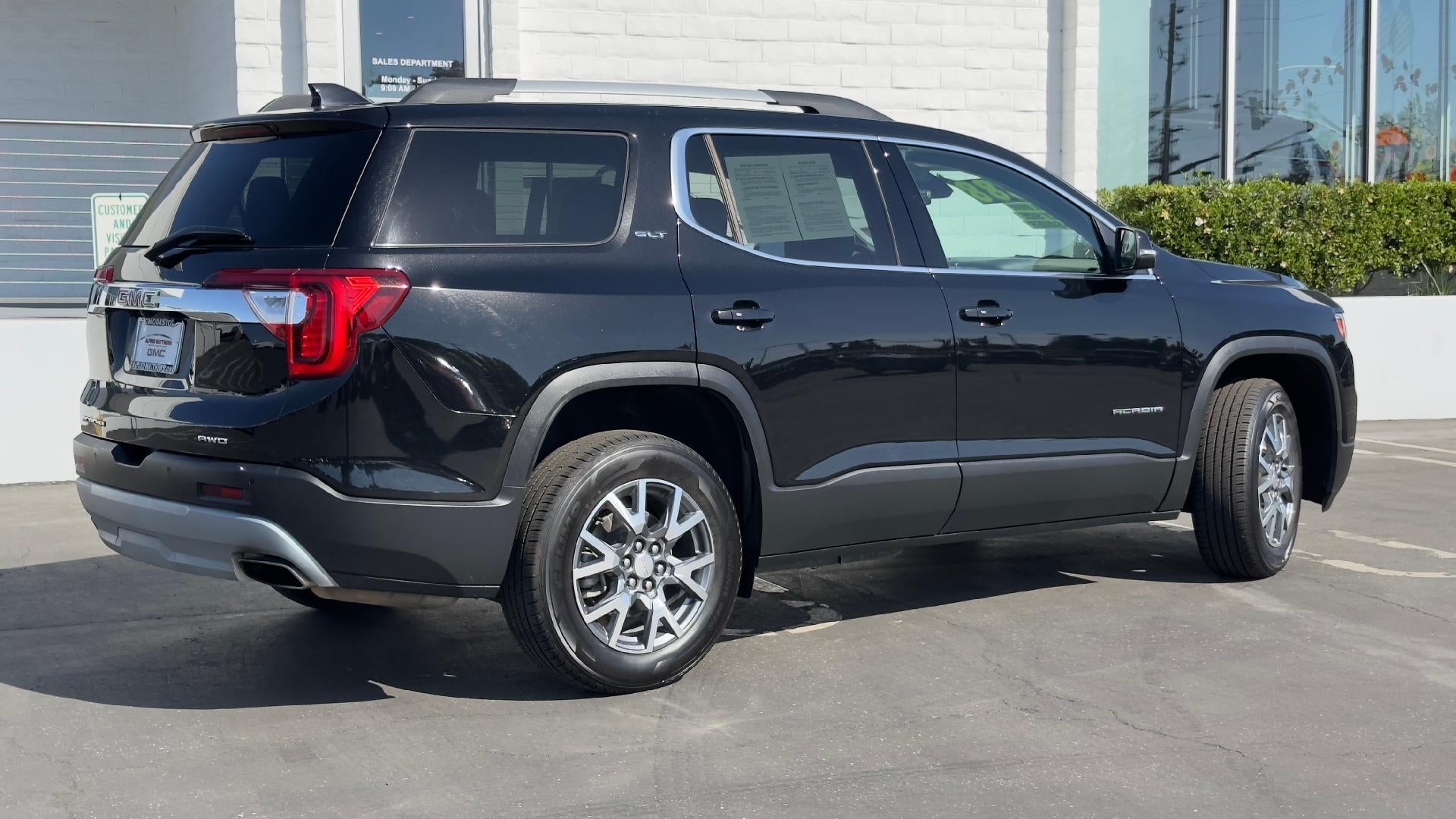 2023 GMC Acadia SLT