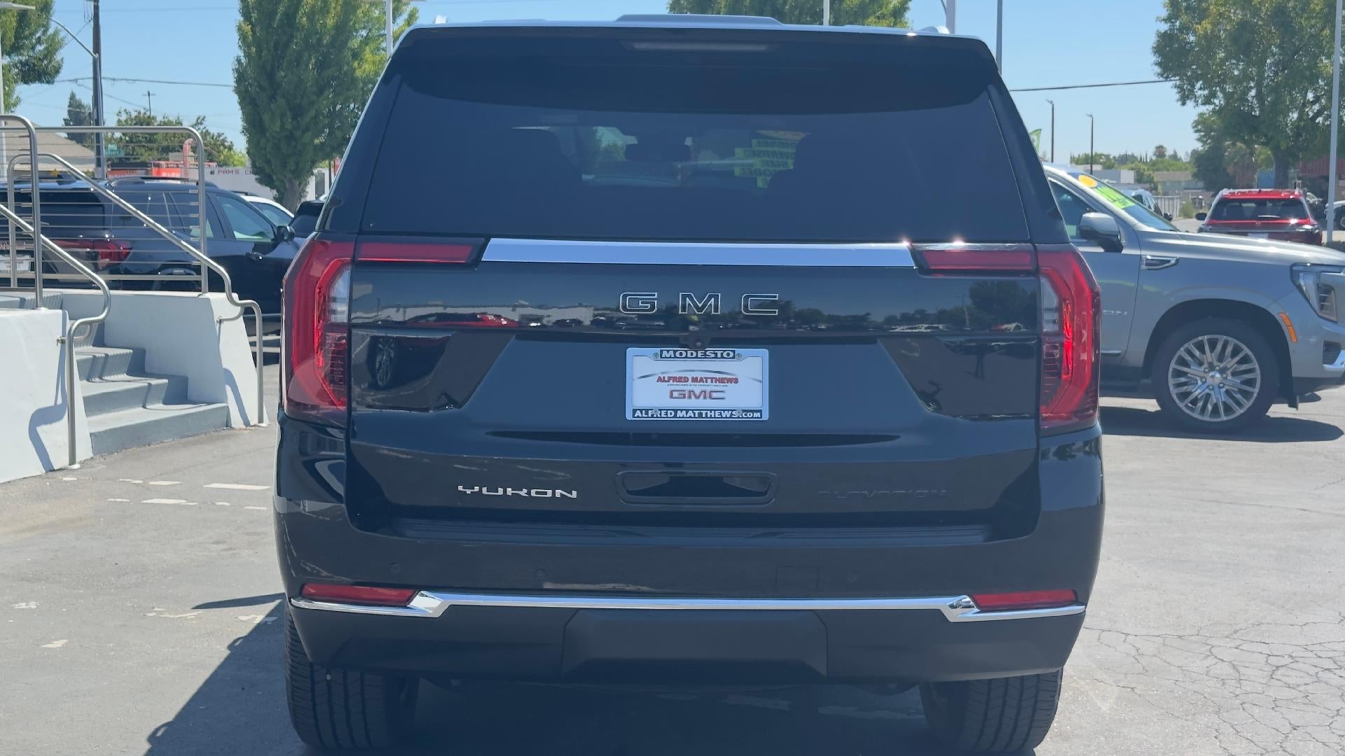 2025 GMC Yukon Elevation
