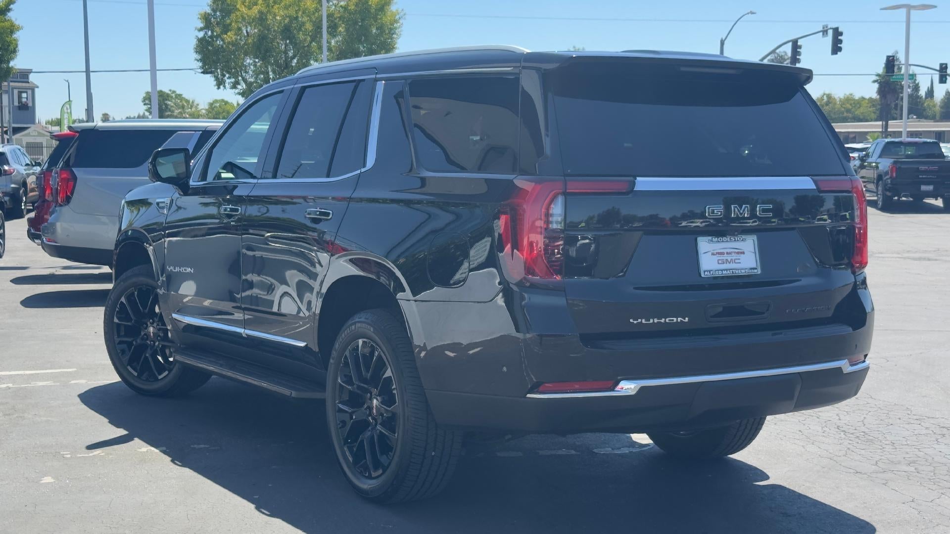 2025 GMC Yukon Elevation