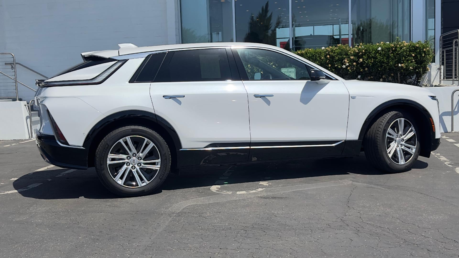 2024 Cadillac LYRIQ Tech