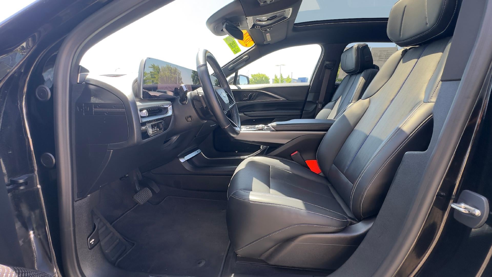 2024 Cadillac LYRIQ Luxury 1
