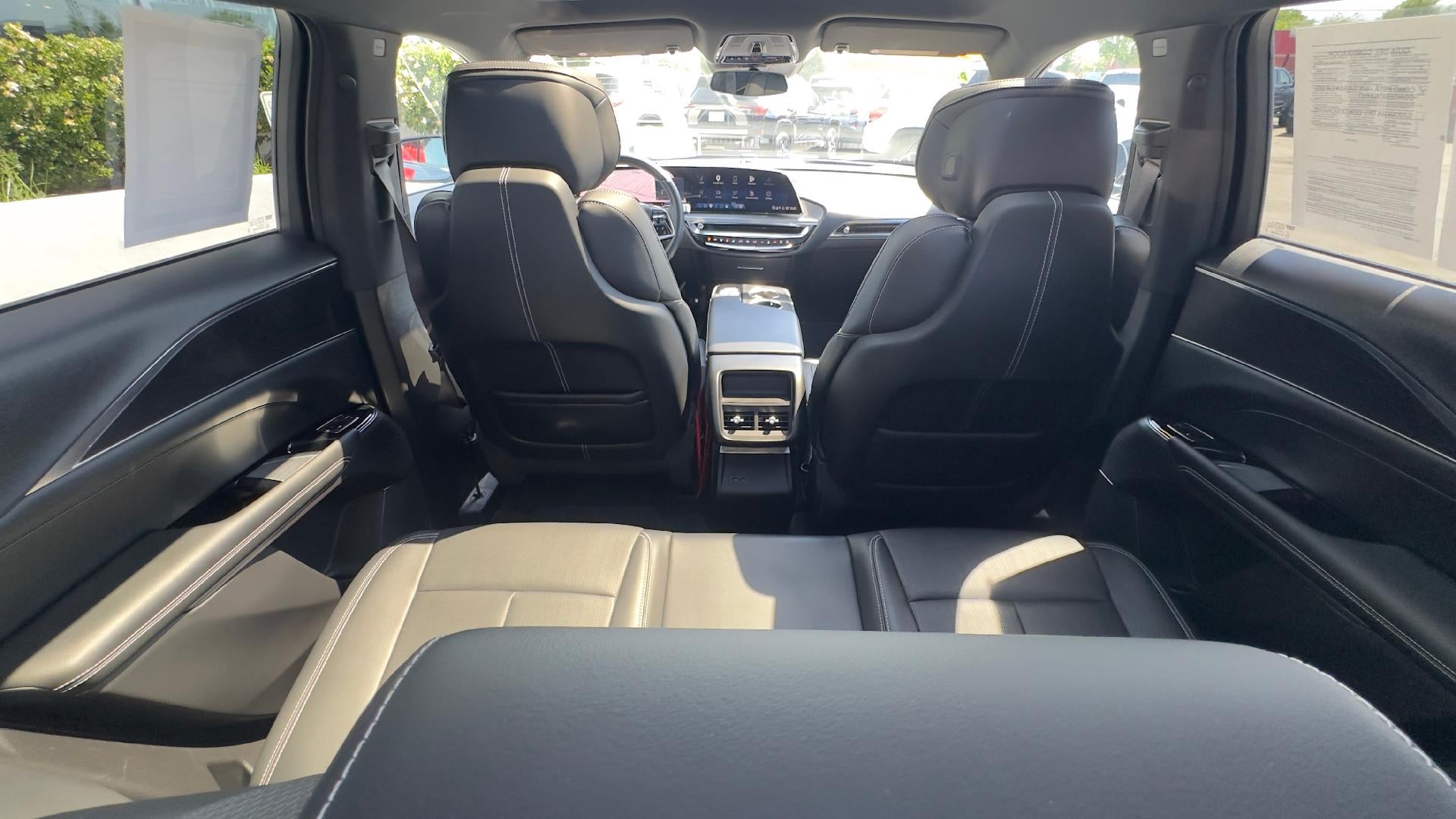 2024 Cadillac LYRIQ Luxury 1