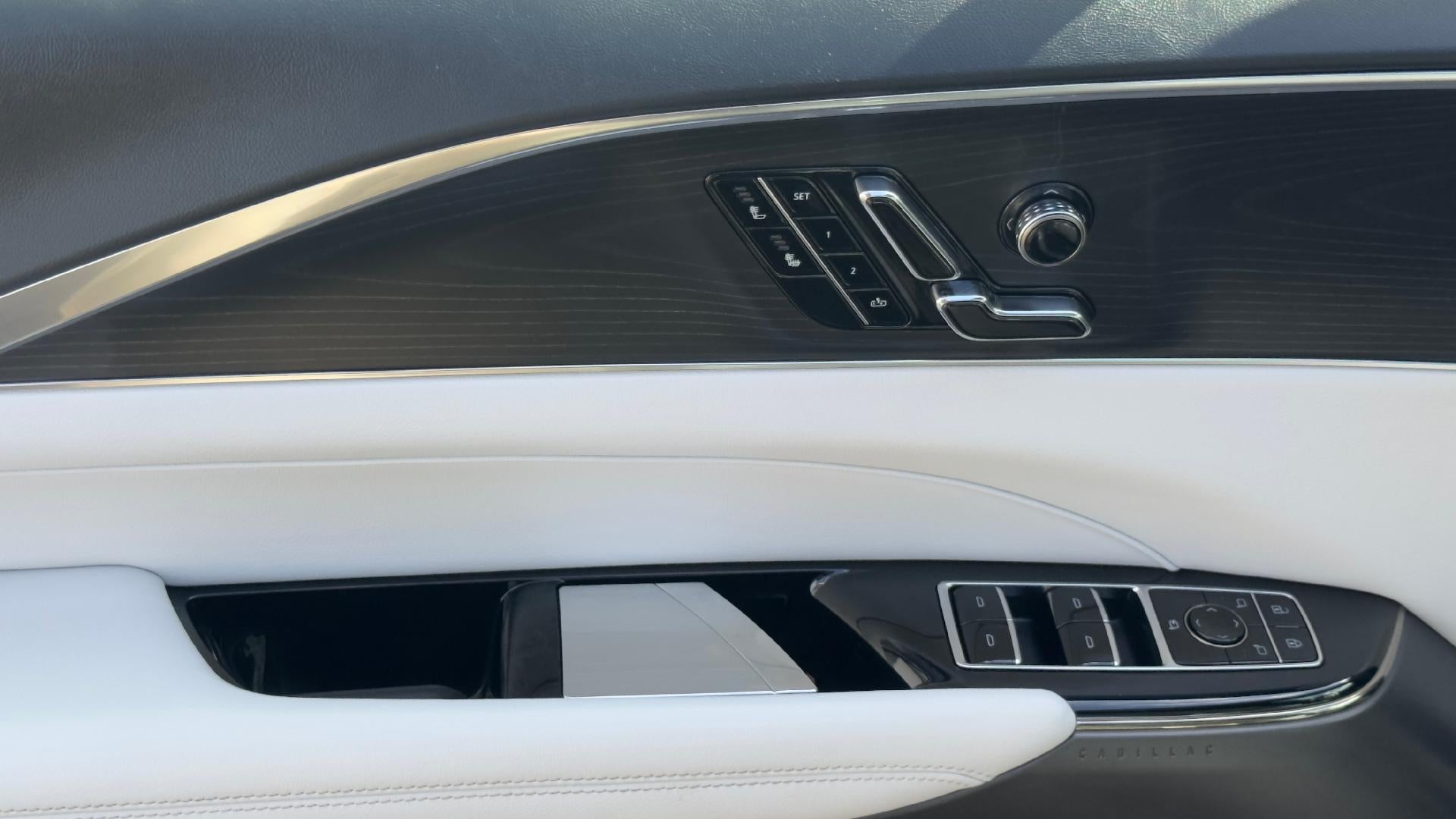 2024 Cadillac LYRIQ Luxury 1