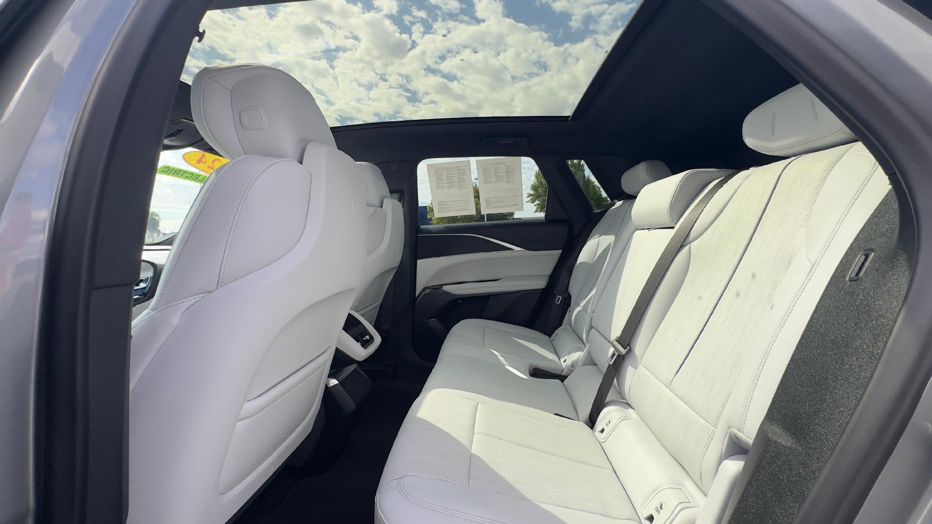 2024 Cadillac LYRIQ Luxury 1
