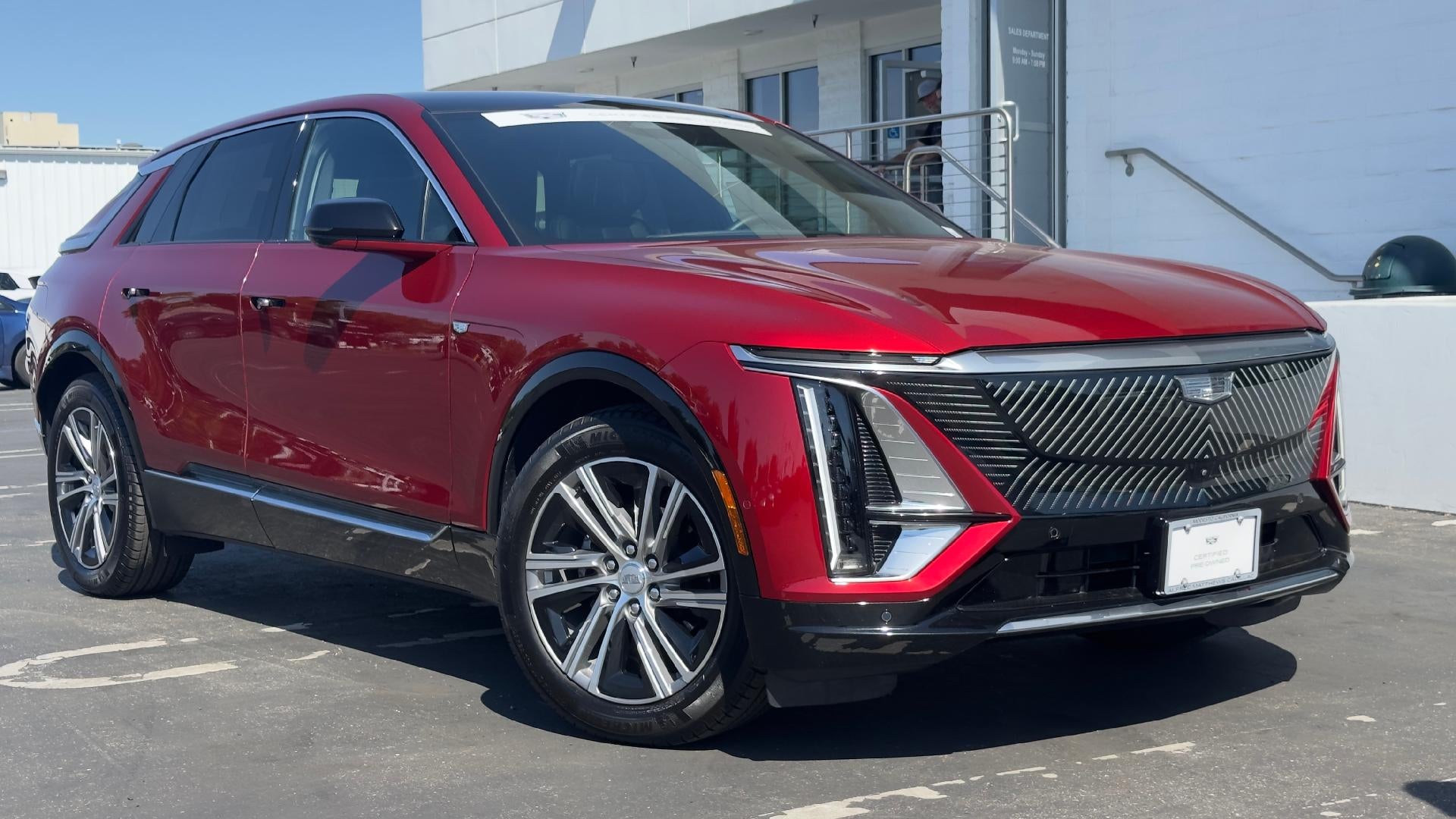 2024 Cadillac LYRIQ Luxury 1