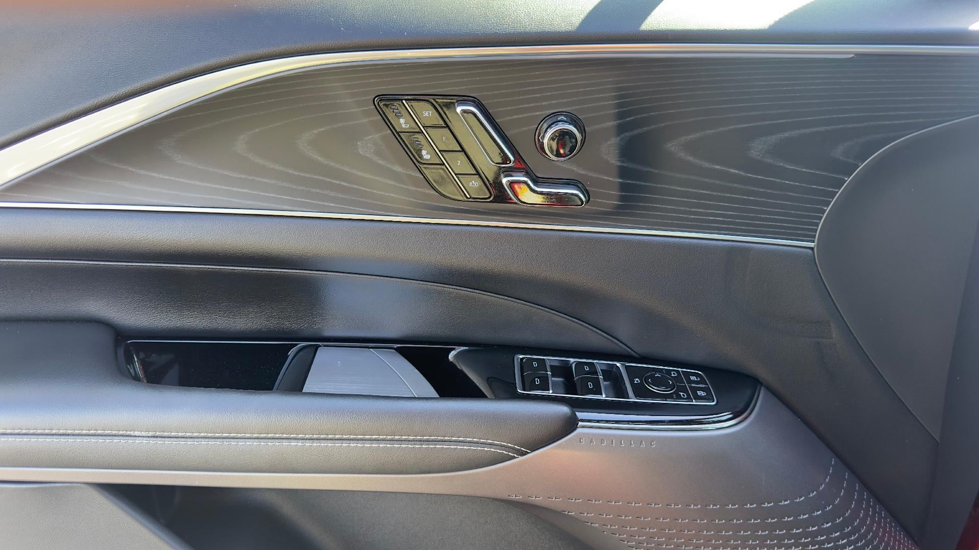2024 Cadillac LYRIQ Luxury 1