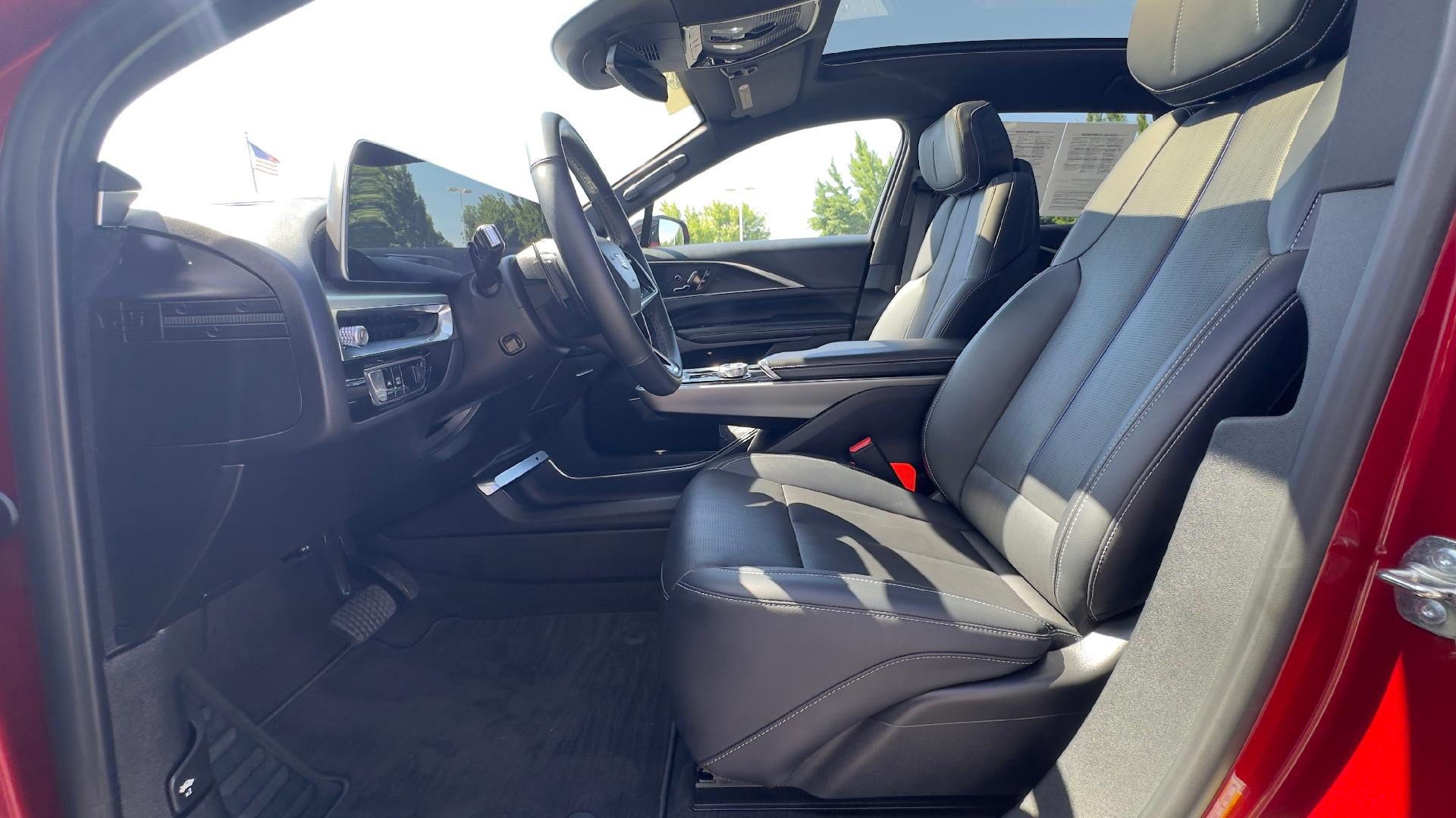 2024 Cadillac LYRIQ Luxury 1