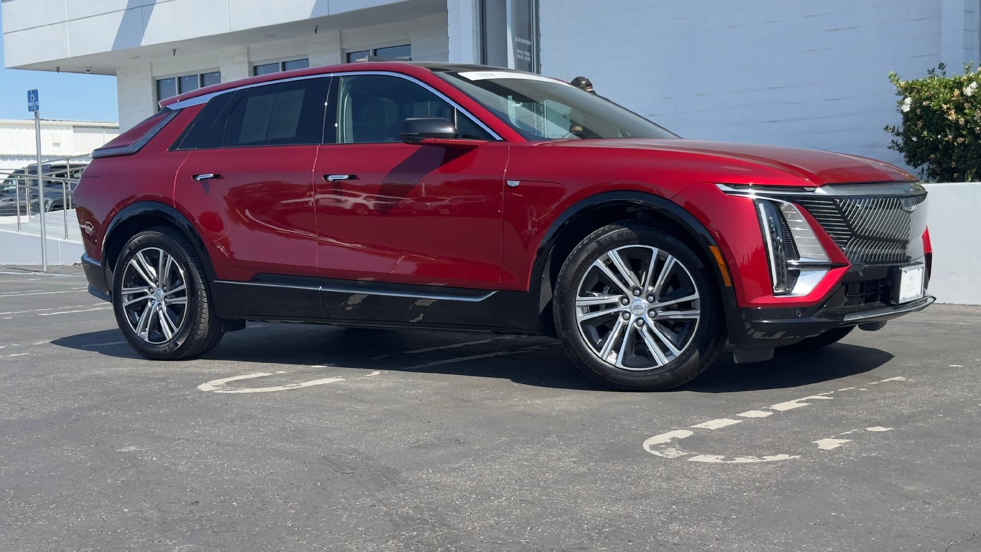 2024 Cadillac LYRIQ Luxury 1