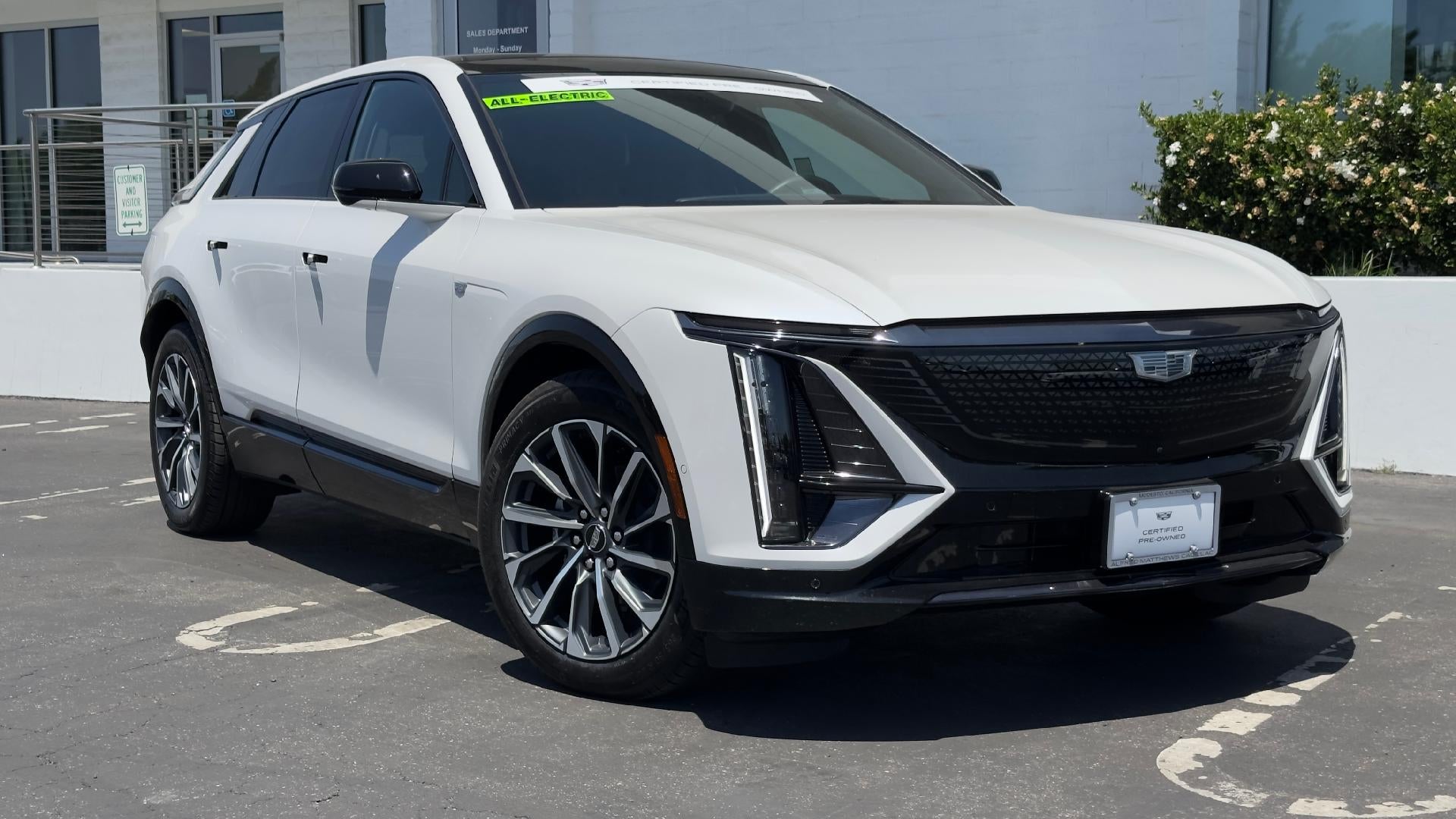 2024 Cadillac LYRIQ Sport 2