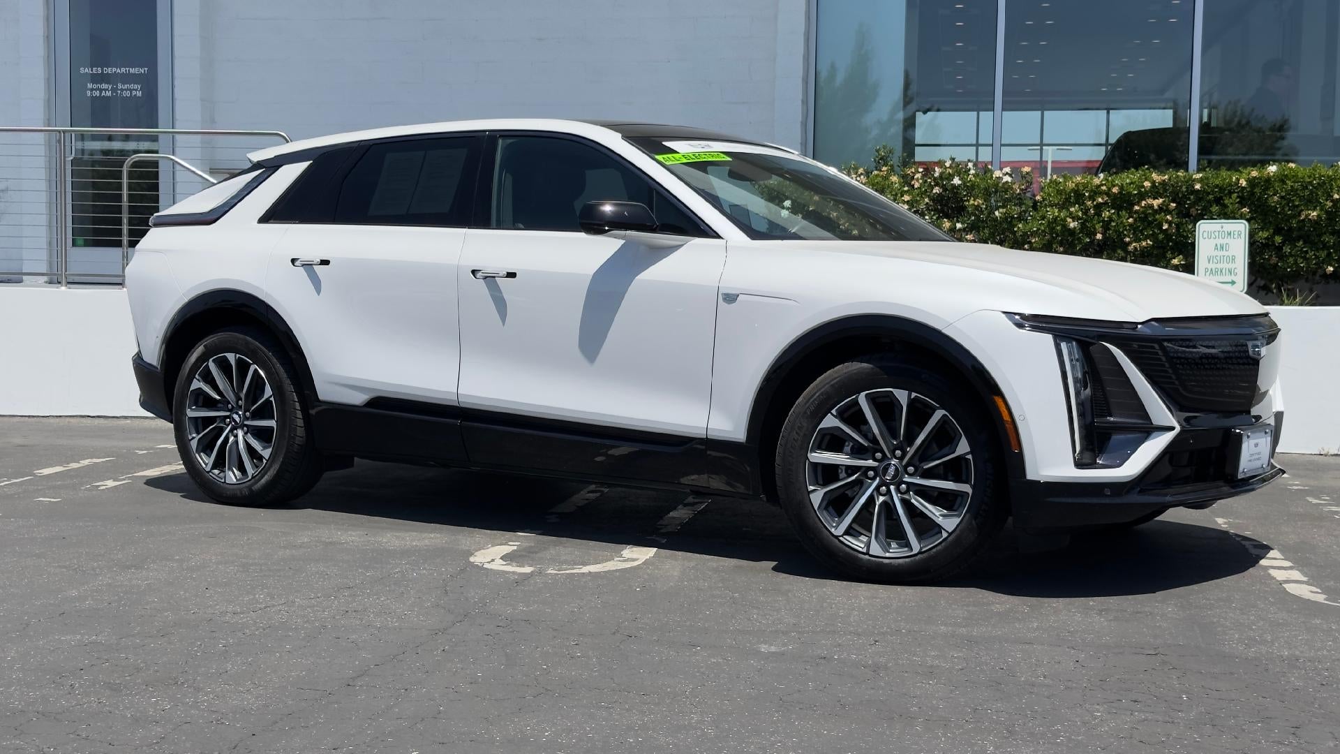 2024 Cadillac LYRIQ Sport 2