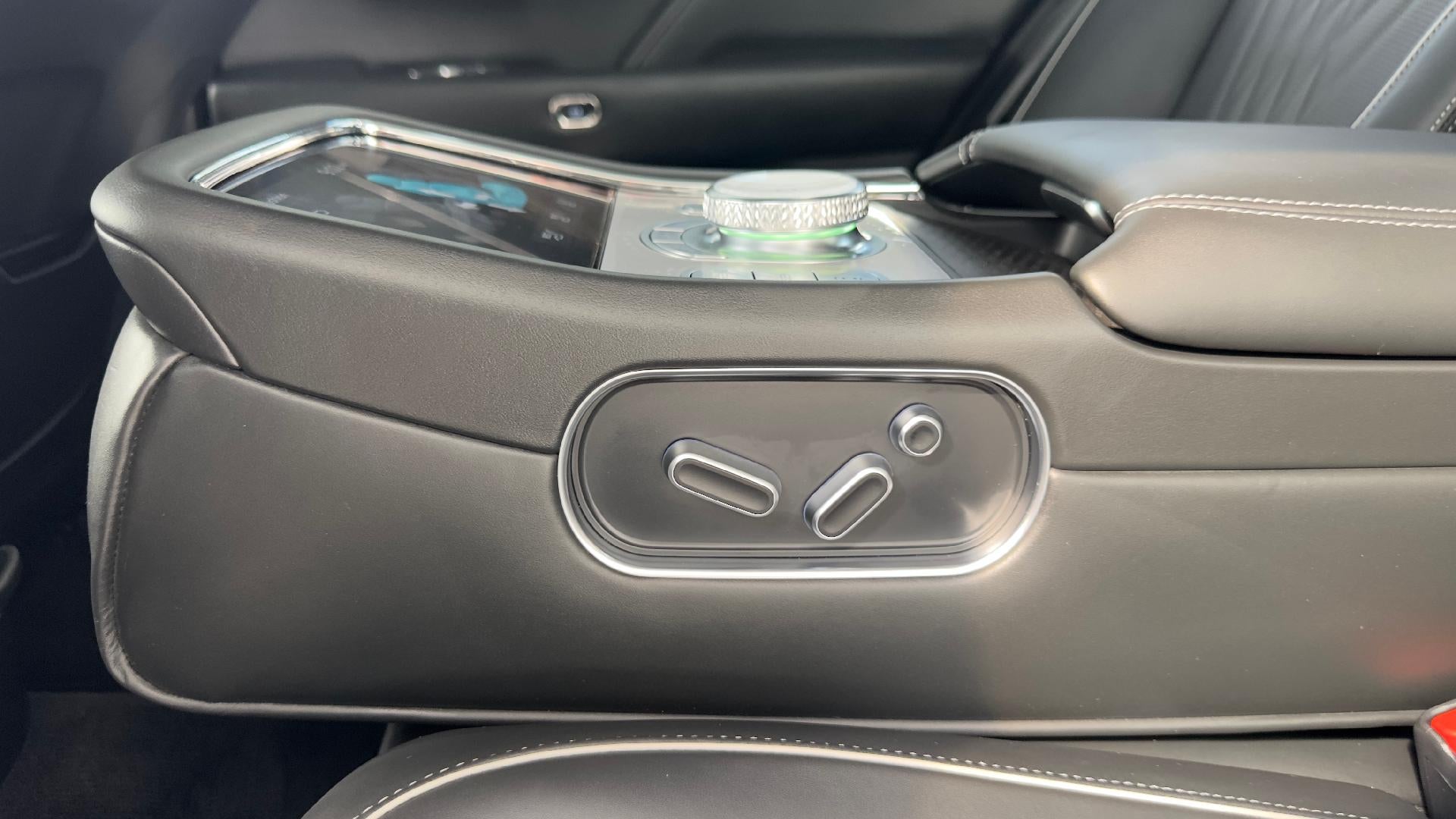 2024 Genesis G90 e-SC