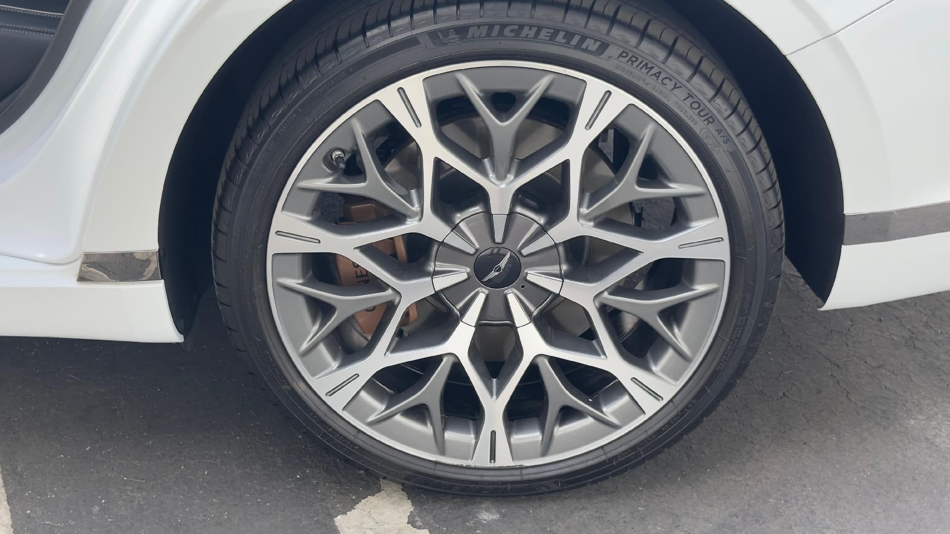 2024 Genesis G90 e-SC
